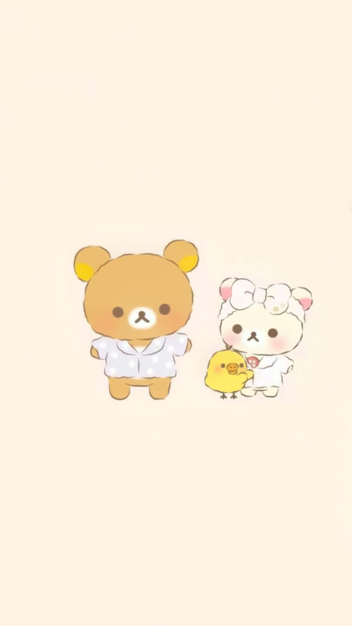 桌布 壁紙 — 兩隻可愛的卡通熊和一隻穿著白色睡衣的小雞一起站在柔軟的米色背景上。