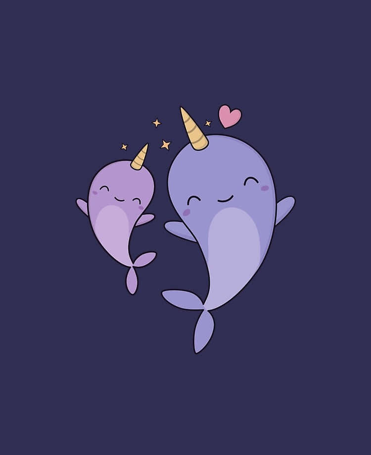 Narwhal 桌布 壁紙 — 兩隻可愛的紫色獨角鯨，長著金色角，在深藍色的海洋中一起游泳，周圍有星星和一個粉紅色的心。