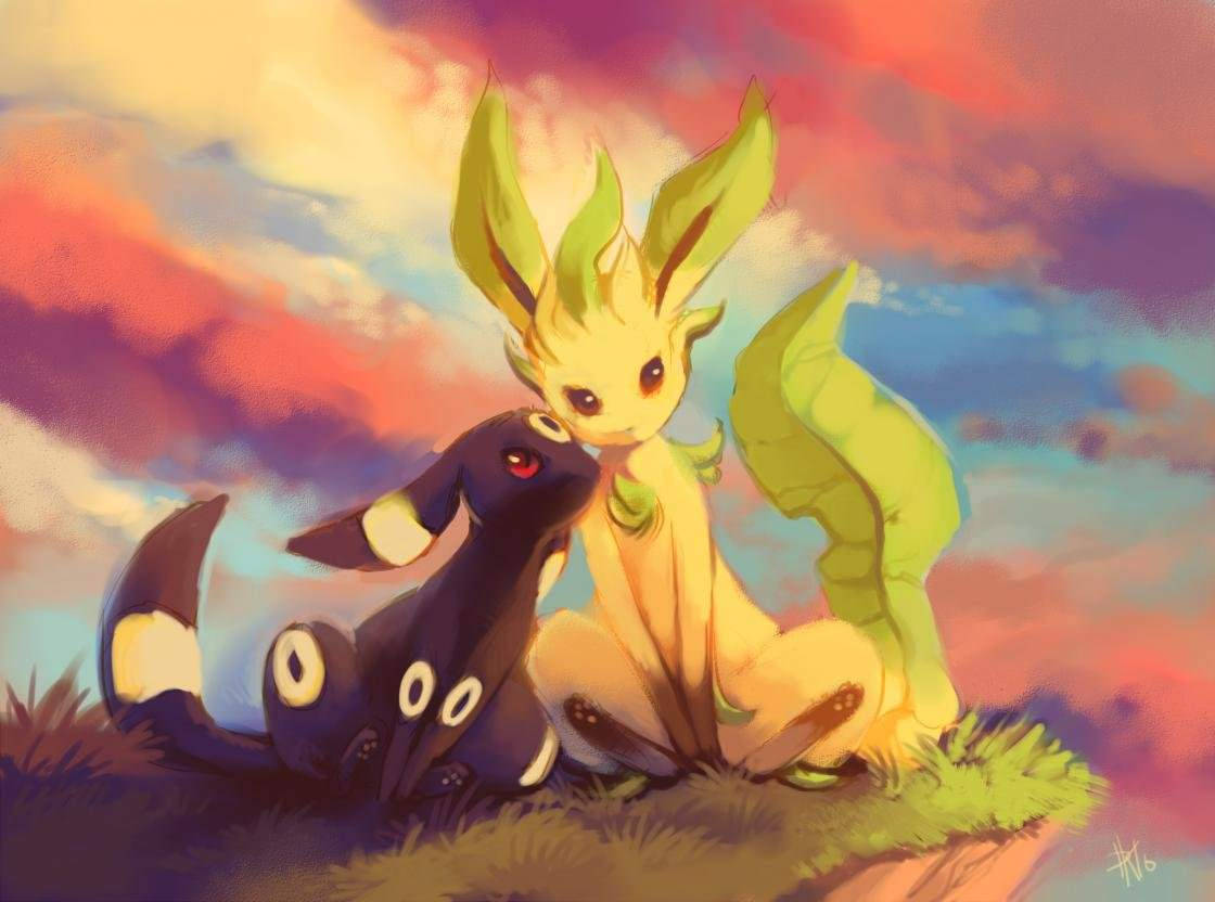 Grass 桌布 壁紙 — 兩隻寶可夢伊布和月亮伊布坐在草地上，背景是充滿活力的日落天空，雲彩旋轉。