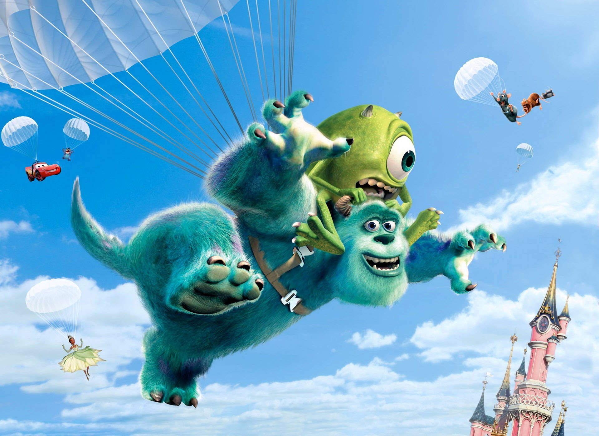 sulley 桌布 壁紙 — 兩隻巨型友善的怪物快樂地跳傘穿過粉紅色城堡上方明亮的藍天，附近還有其他角色在跳傘。