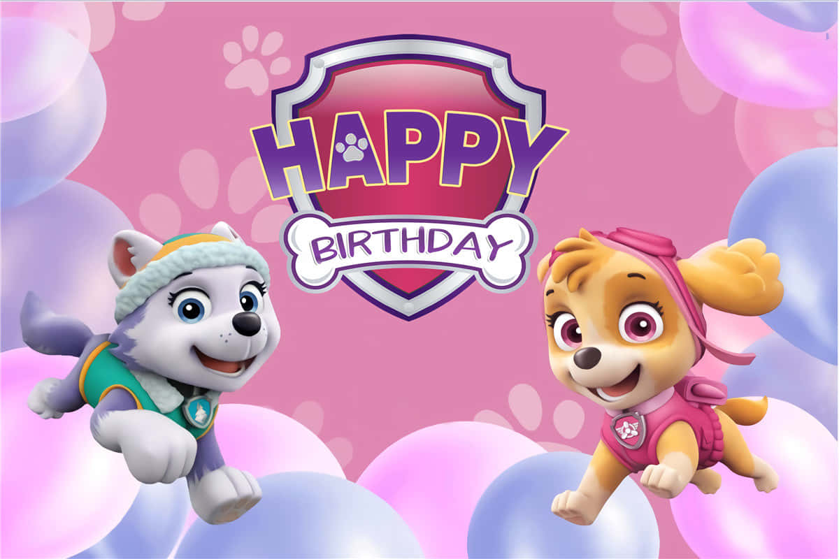 汪汪隊立大功 桌布 壁紙 — 兩隻快樂的Paw Patrol小狗在粉紅色和藍色氣球中愉快地飛翔，下方有「Happy Birthday」標誌。
