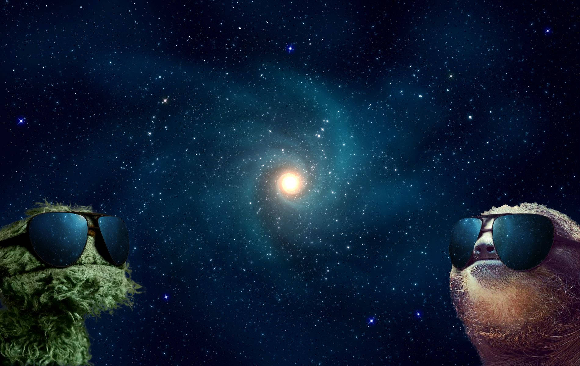 樹懶 桌布 壁紙 — 兩隻戴太陽眼鏡的樹懶向上凝視一個發光的螺旋星系，背景是星光閃爍的宇宙。
