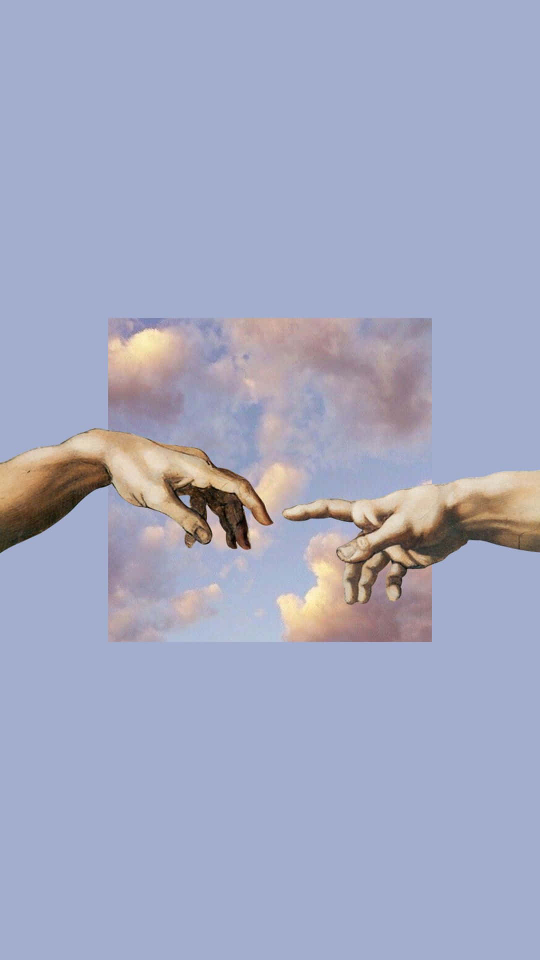 Michelangelo 桌布 壁紙 — 兩隻手在柔和的藍色背景上伸向對方，指尖觸碰著多雲的天空。