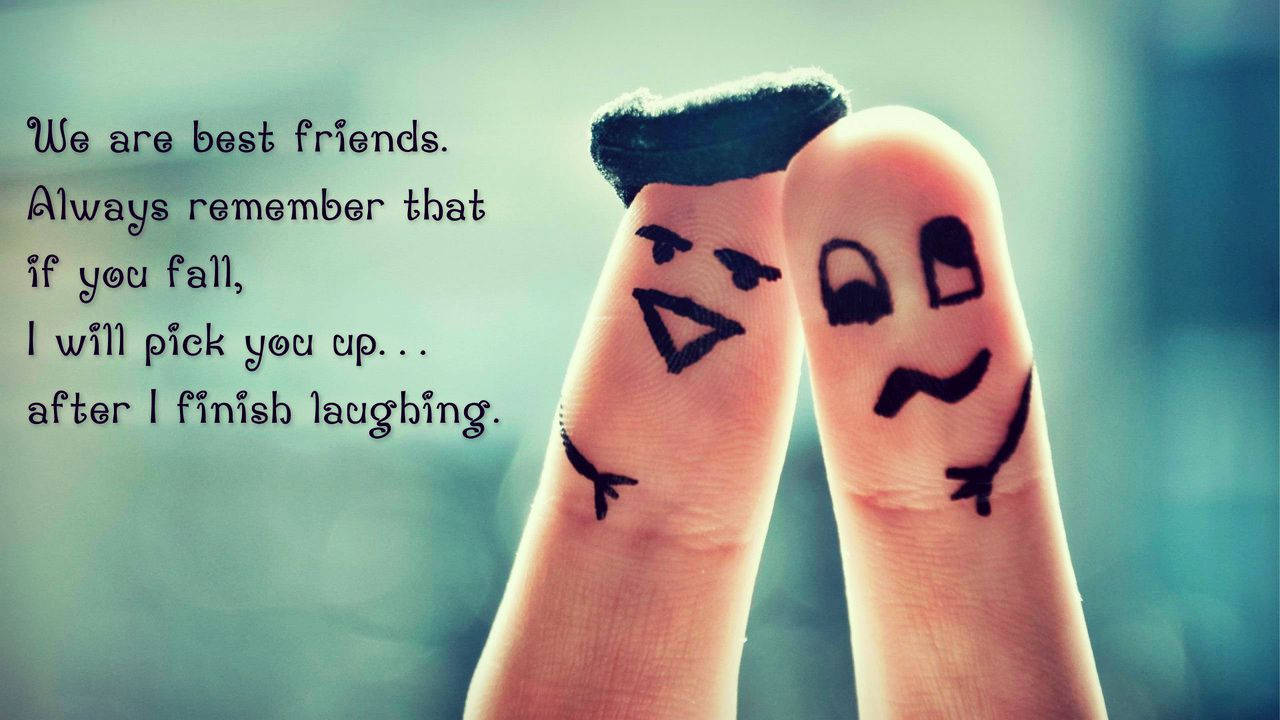 Bff 桌布 壁紙 — 兩隻手指畫上臉孔，並附上一句關於友誼的語錄，背景為柔和青綠色。