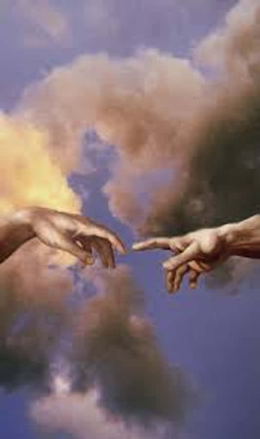 藝術 桌布 壁紙 — 兩隻手穿過佈滿雲彩和金色光芒的戲劇性天空，手指幾乎觸碰。