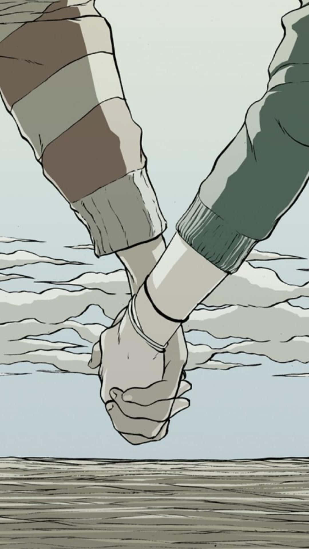 Holding Hands 桌布 壁紙 — 兩隻手緊緊相握在木質表面上，背景是陰天，帶有柔和的大地色調。