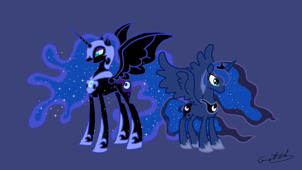 Nightmare Moon 桌布 壁紙 — 兩隻深藍色有翼獨角獸，眼睛發光，站在星光宇宙漩渦背景下，深紫色天空。