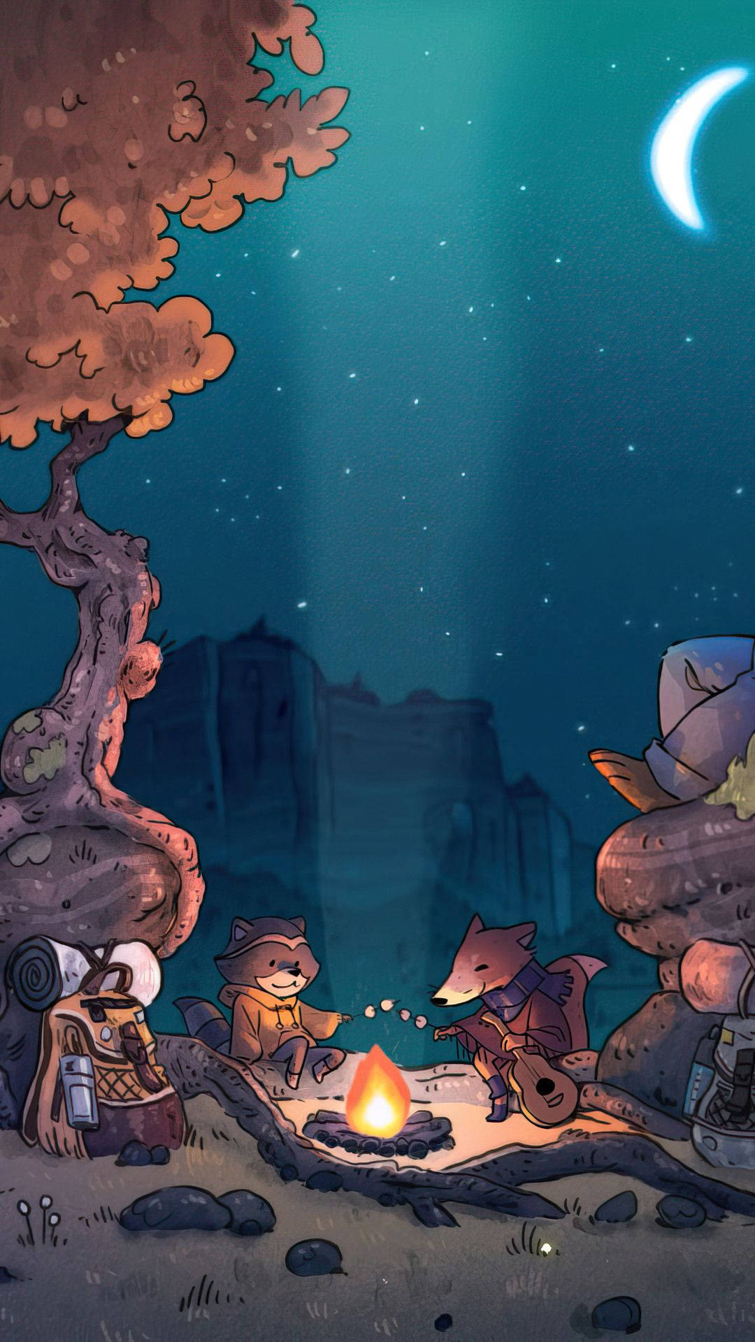 Camping 桌布 壁紙 — 兩隻狐狸坐在營火旁，星空下有一彎新月和一棵大樹在附近。