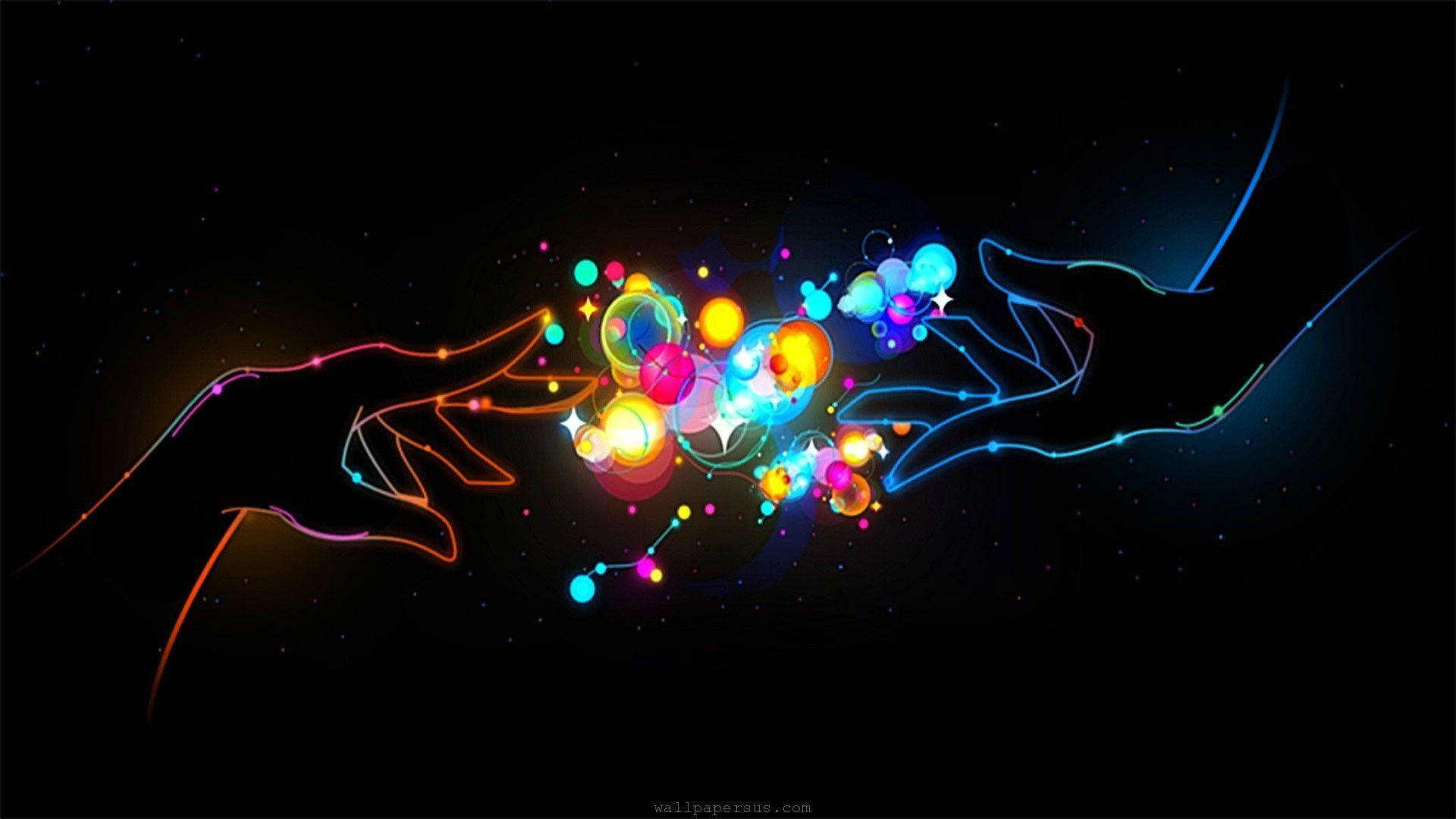 藝術 桌布 壁紙 — 兩隻發光的手穿過佈滿星星的虛空，觸碰充滿活力的霓虹球體和粒子，構成宇宙數位藝術作品。