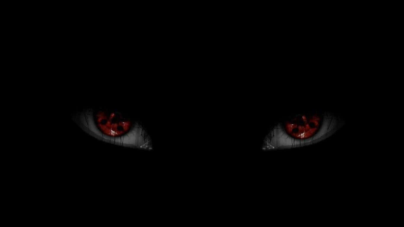 Naruto Eyes 桌布 壁紙 — 兩隻發光的紅色眼睛帶有複雜的黑色圖案，從完全的黑暗中強烈凝視。
