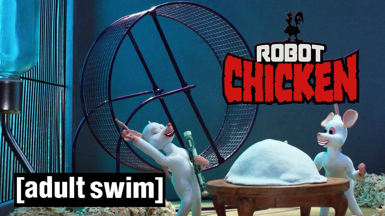 Animated 桌布 壁紙 — 兩隻白色卡通老鼠在有『Robot Chicken』標誌的攝影棚場景中，開心地站在倉鼠輪和雪堆旁邊擺姿勢。