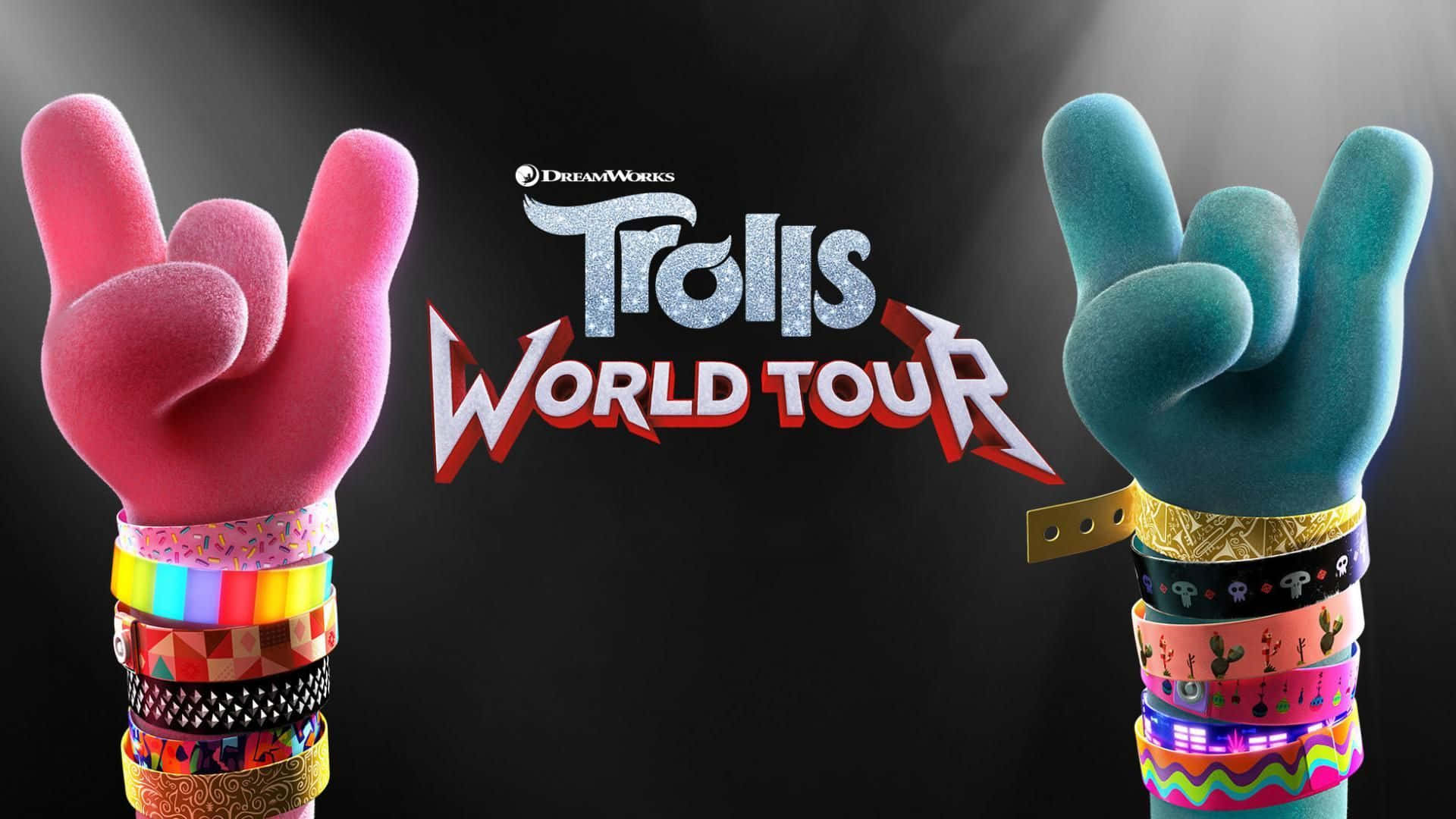 Trolls World Tour 桌布 壁紙 — 兩隻色彩繽紛的卡通手做出搖滾手勢，戴著鮮豔圖案的手環，背景是深色，帶有「Trolls World Tour」標誌。