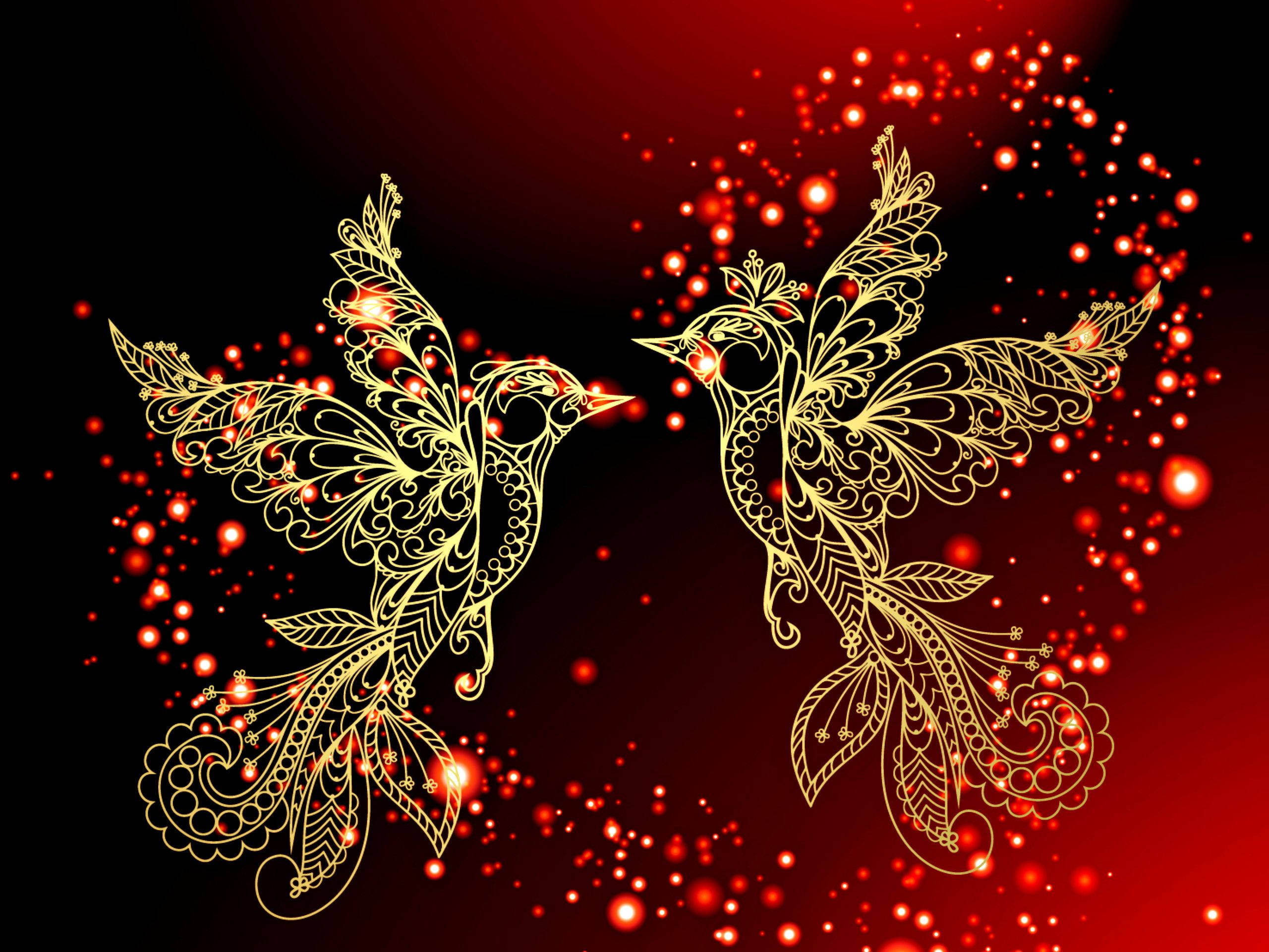birds 桌布 壁紙 — 兩隻裝飾華麗的金色鳥兒，帶有精緻的金屬絲翅膀，在發光的紅色粒子背景上相對而立。