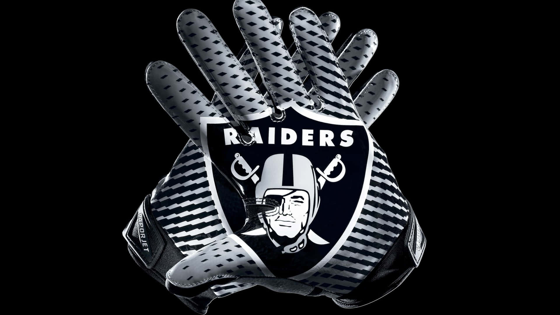 Raiders 美式足球手套，隊徽清晰可見。 — 突襲者 GIF 壁紙