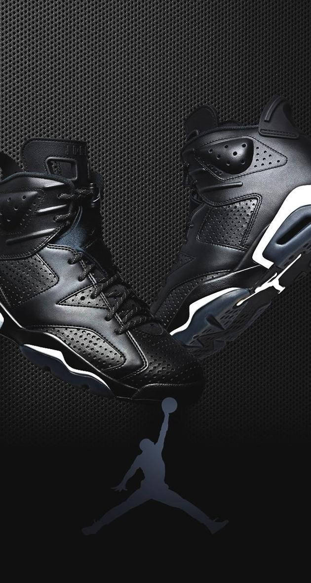 Jordan球鞋 桌布 壁紙 — 兩雙帶有白色點綴的黑色Jordan 6運動鞋靠在深色網格背景上，下方有一個褪色的Jumpman標誌。