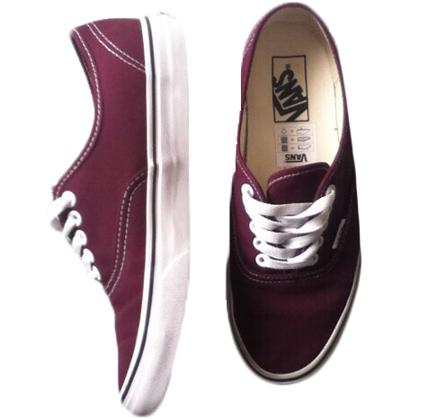 Vans 桌布 壁紙 — 兩雙栗色Vans運動鞋以側面和頂視圖展示在純黑背景上。