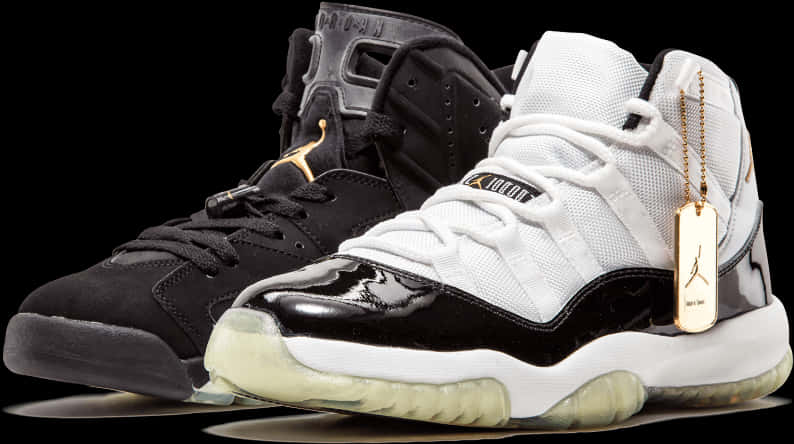 Product 桌布 壁紙 — 兩雙標誌性的 Air Jordan 11 運動鞋，一黑一白，帶有金色點綴和狗牌吊飾，襯托在純黑背景上。