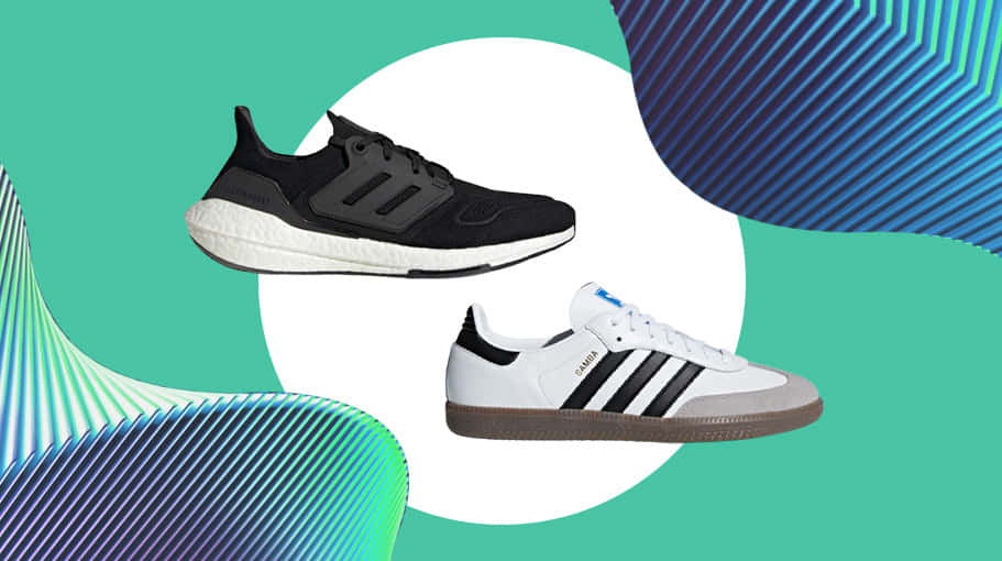 愛迪達 桌布 壁紙 — 兩雙黑白 Adidas 運動鞋漂浮在充滿活力的青綠色和藍色幾何背景上。