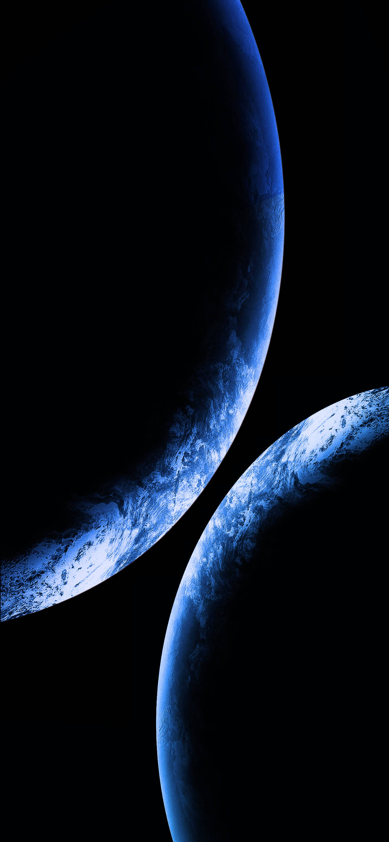 桌布 壁紙 — 兩顆發光的藍色行星在黑色太空虛空中彎曲，形成戲劇性的宇宙排列。