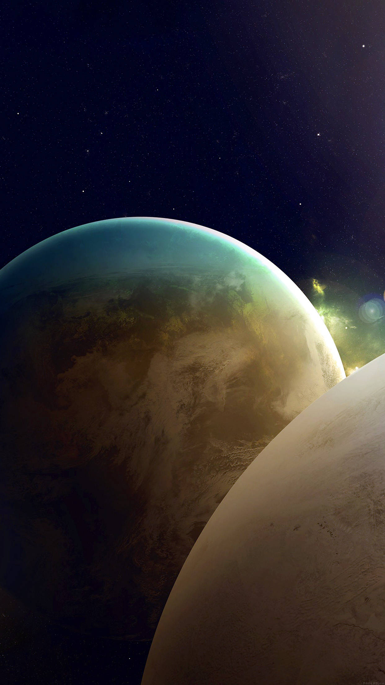 Smartphone 桌布 壁紙 — 兩顆行星在星空中漂流，其中一顆在地平線發出綠色光芒。