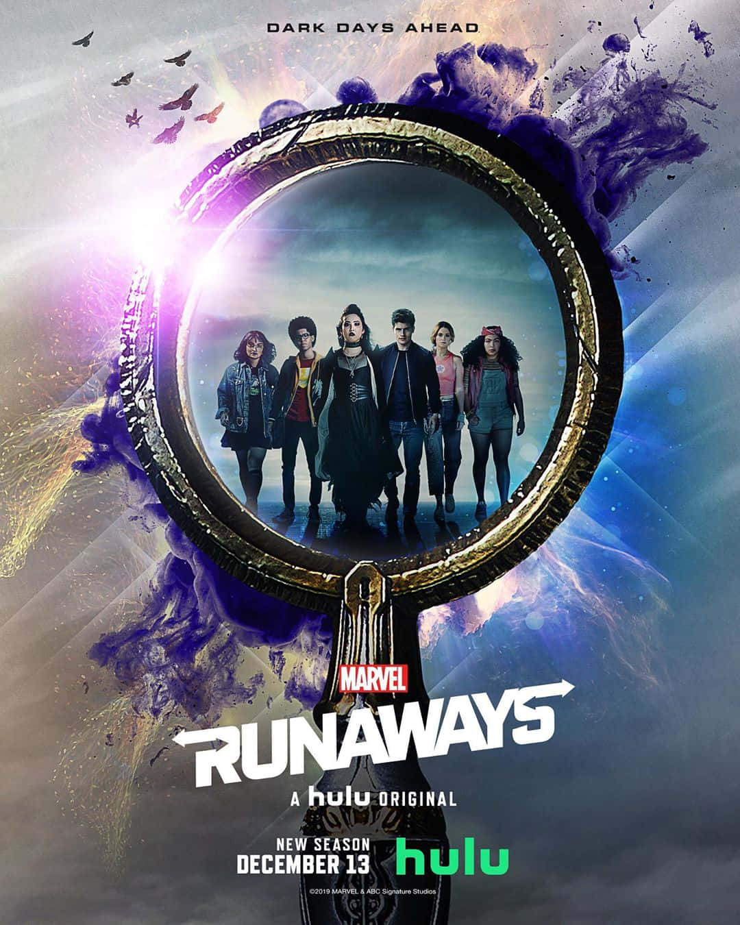 Runaways 桌布 壁紙 — 六位年輕英雄在星光熠熠的天空背景下，站在一個由旋轉的紫色和金色能量框住的發光宇宙傳送門內，表現出挑釁的姿態。