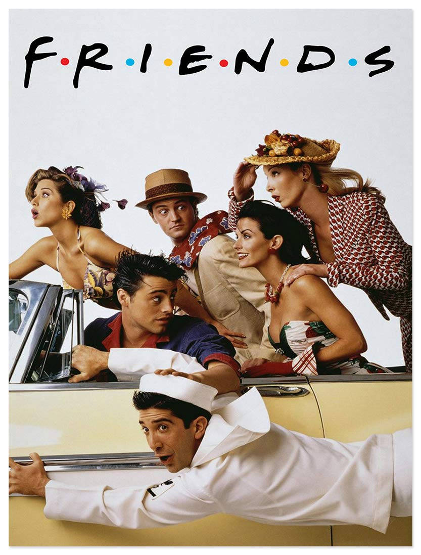 Friends 桌布 壁紙 — 六位朋友穿著色彩繽紛的1960年代服裝，在「FRIENDS」標誌下以驚訝的表情從一輛復古黃色汽車中探出頭來。