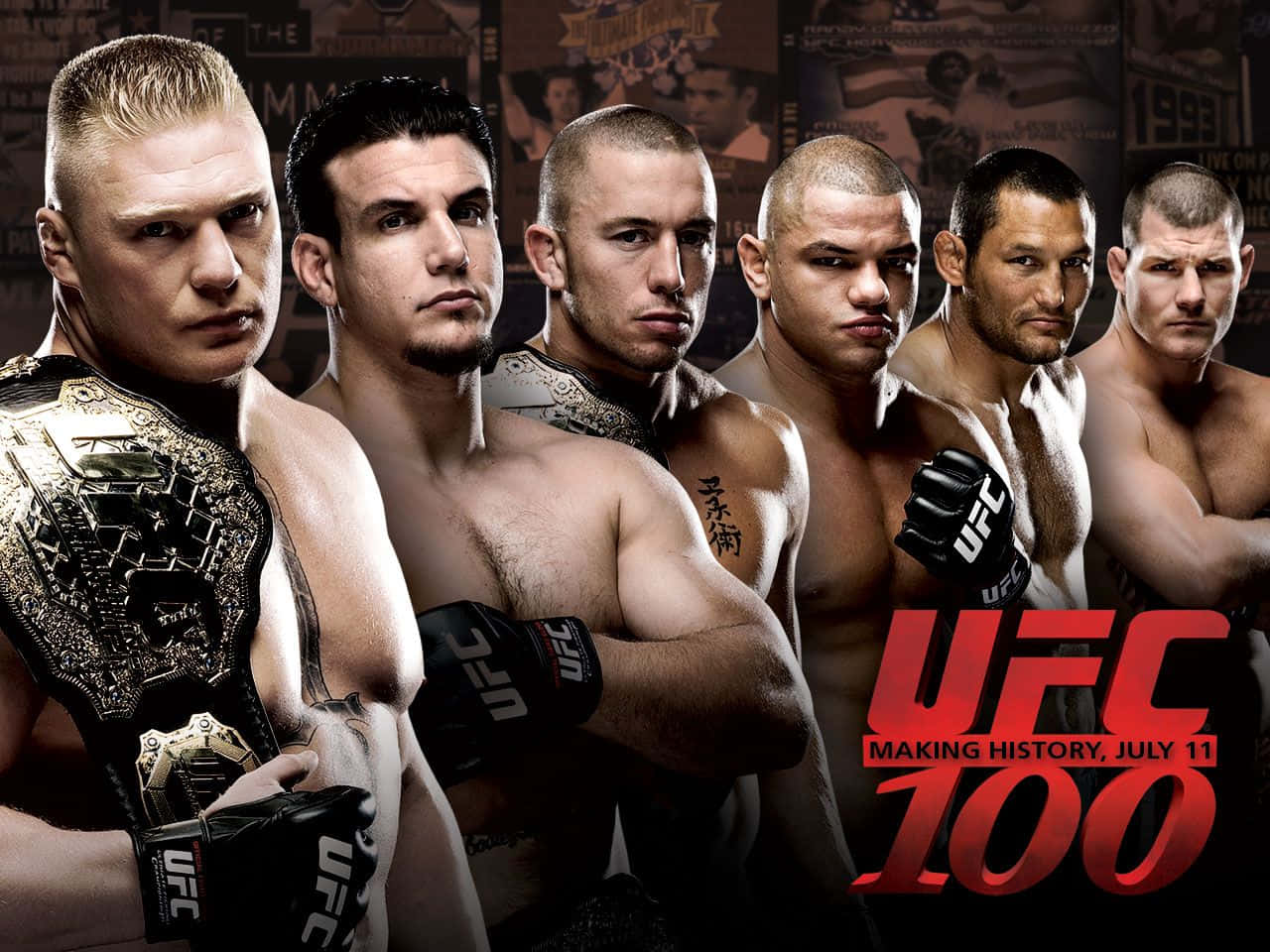 UFC 桌布 壁紙 — 六位肌肉發達的UFC拳手以強勁的陣容站立，其中一人手持冠軍腰帶，背景是格鬥海報和醒目的紅色UFC 100品牌標誌。