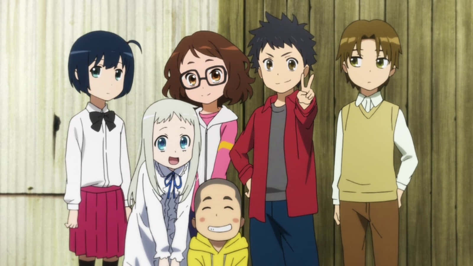 Anohana 桌布 壁紙 — 六個動漫角色在木牆前愉快地擺姿勢，表情各異，服裝色彩繽紛。