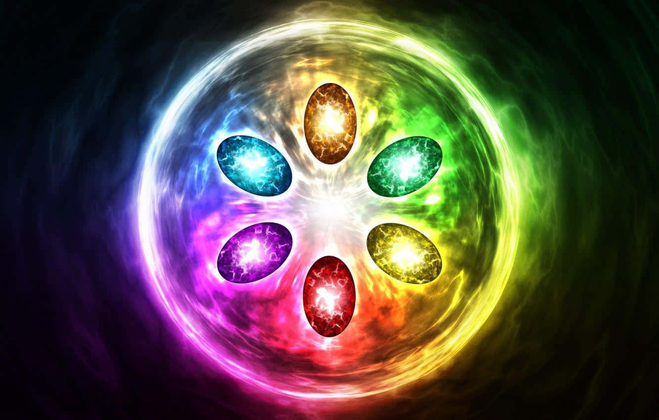 Reality Stone 桌布 壁紙 — 六個發光的宇宙蛋在黑暗虛空中旋轉的彩虹漩渦內散發出充滿活力的能量。