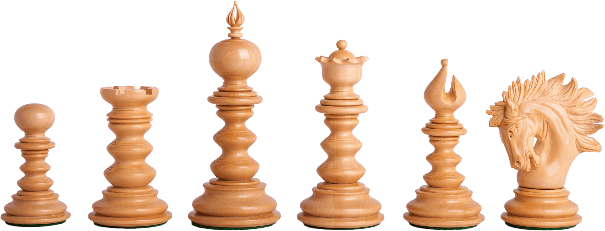 西洋棋 桌布 壁紙 — 六個精雕細琢的木製西洋棋棋子排成一列，在純黑背景下展現其細緻工藝。