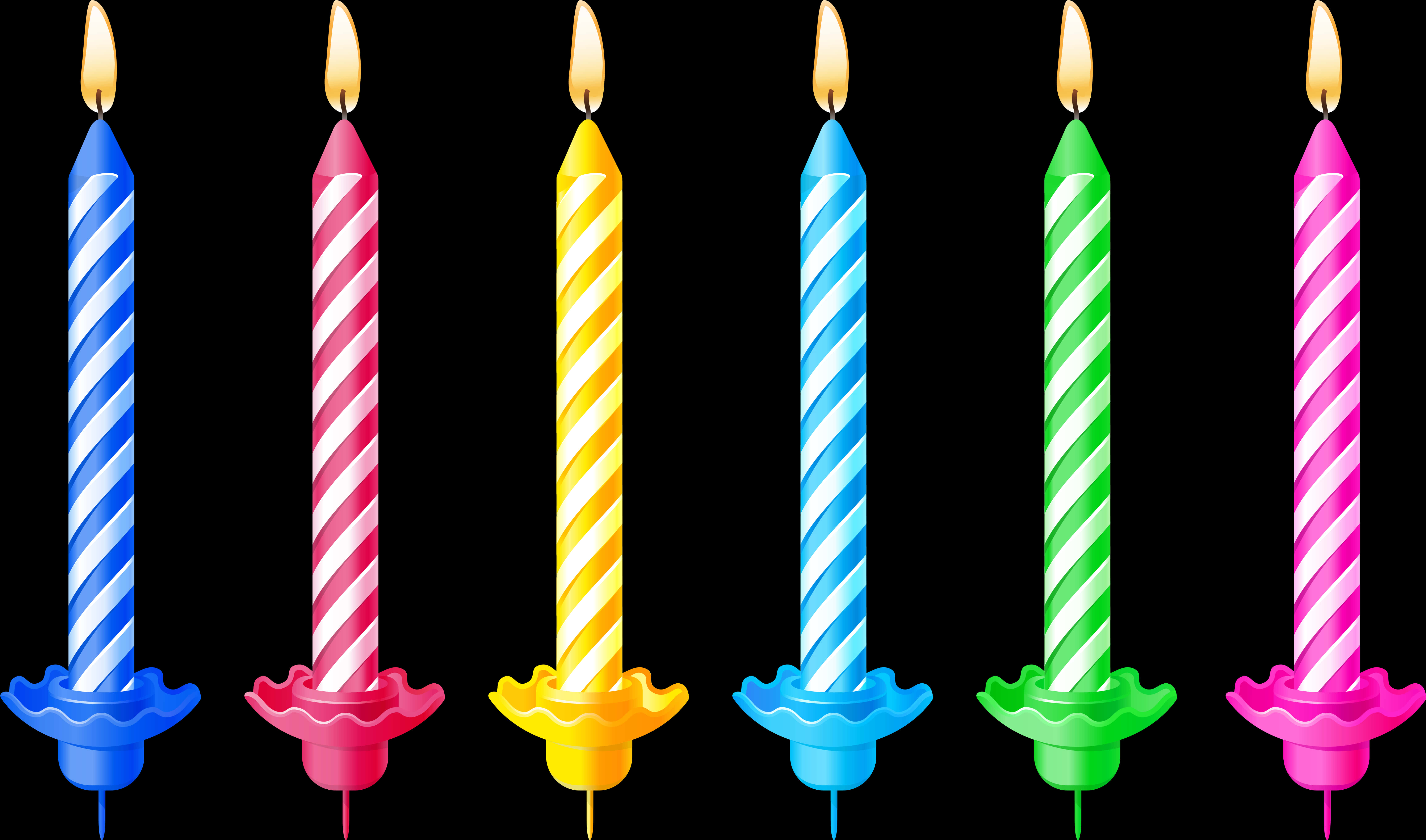 剪貼畫 桌布 壁紙 — 六枝色彩繽紛的條紋生日蠟燭，點燃的火焰在黑色背景前排列成一排。