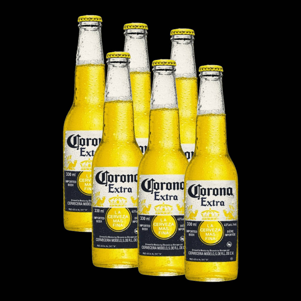 corona 桌布 壁紙 — 六瓶冰涼的Corona Extra啤酒瓶帶有冷凝水珠，以交錯排列的方式立在純黑背景前。