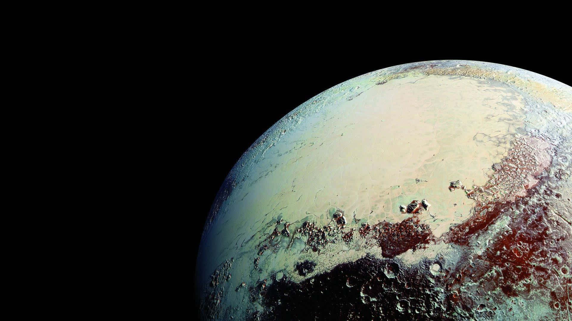 pluto 桌布 壁紙 — 冥王星冰凍表面的特寫，顯示出對比的明亮和黑暗區域，背景是太空的漆黑。