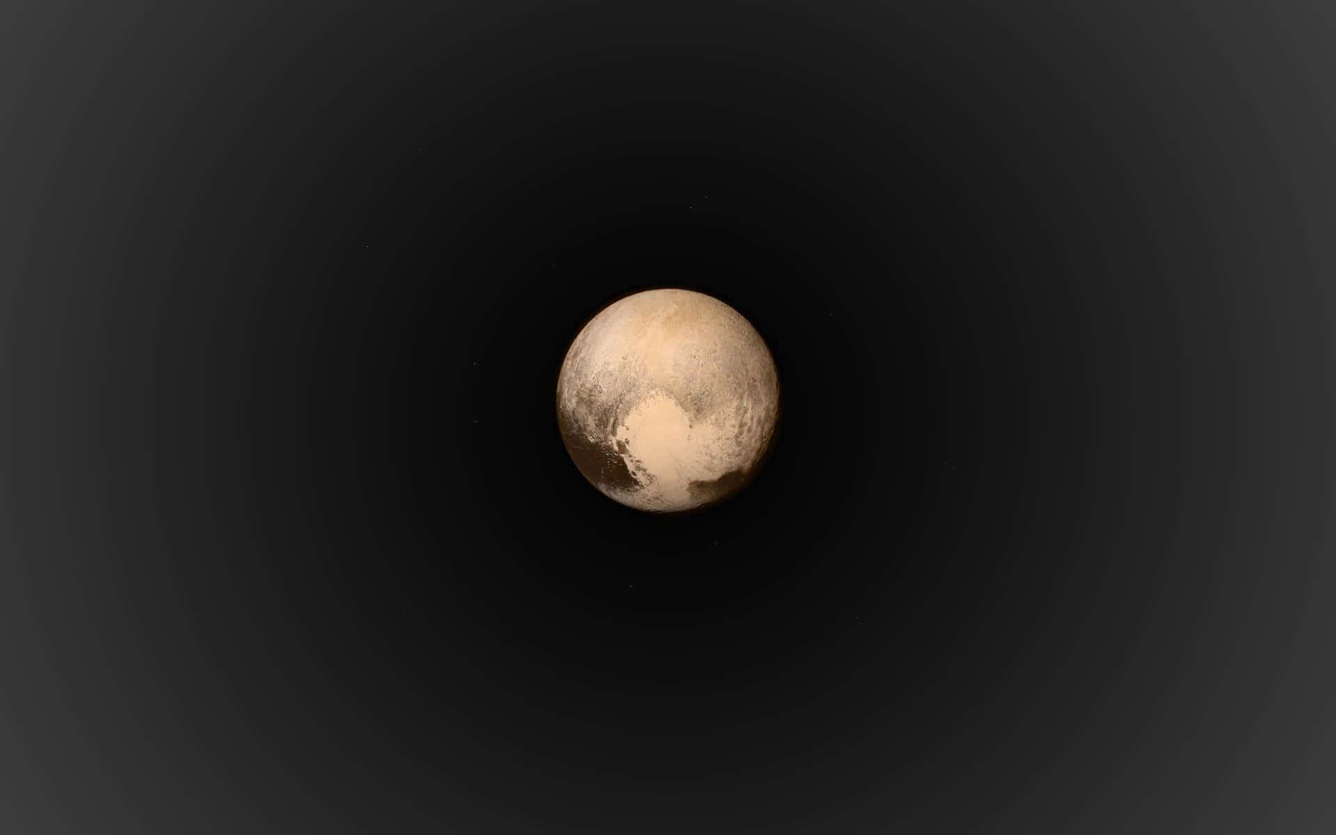 pluto 桌布 壁紙 — 冥王星的詳細視圖，位於黑暗漸變虛空的中心，帶有微妙的徑向光線條紋。