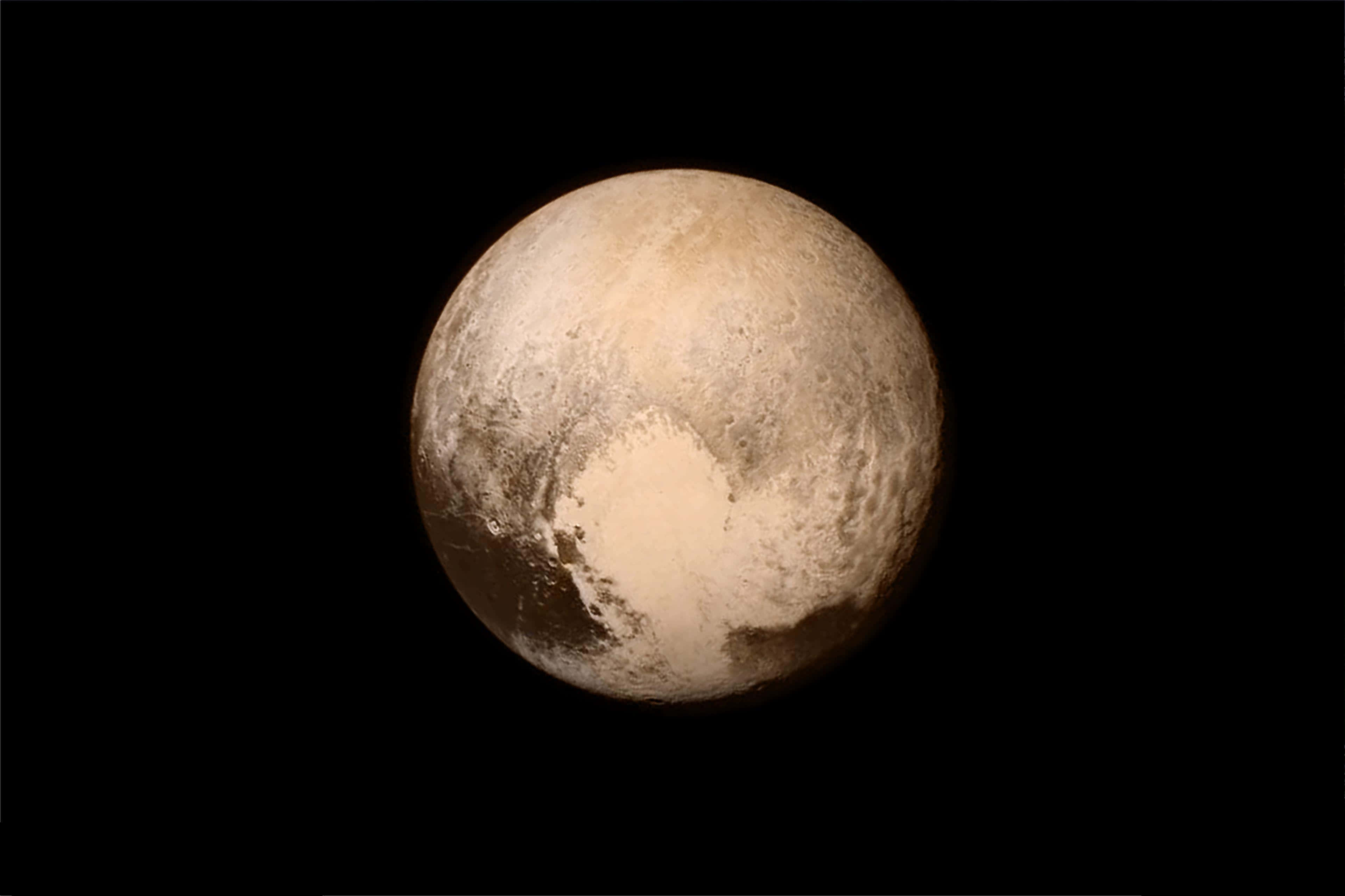 pluto 桌布 壁紙 — 冥王星的詳細視圖，展示其多樣化的冰面紋理，與太空的漆黑形成對比。