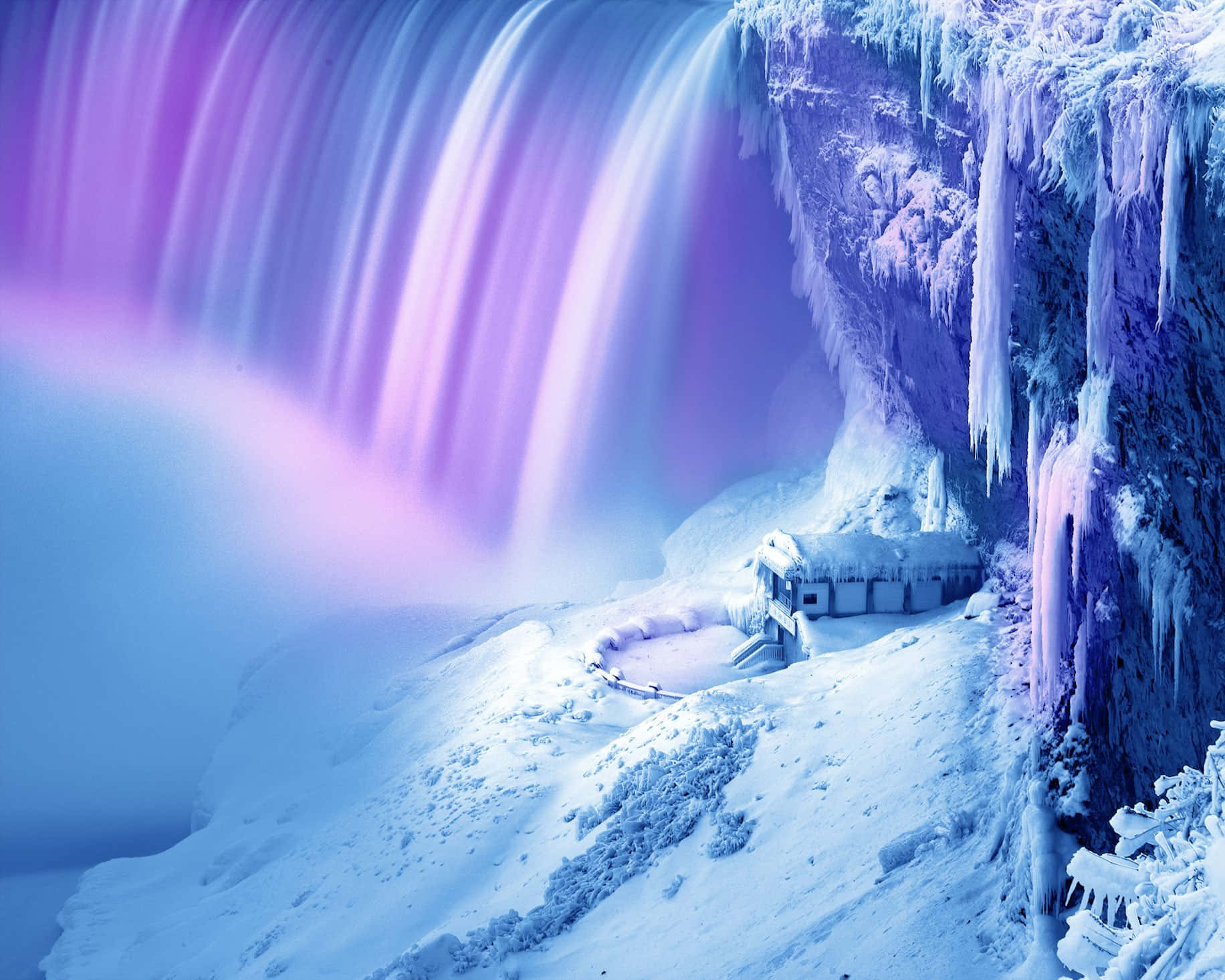 冬季景觀中帶有紫色燈光和冰柱的冰凍瀑布 — 冰雪奇緣 GIF 壁紙