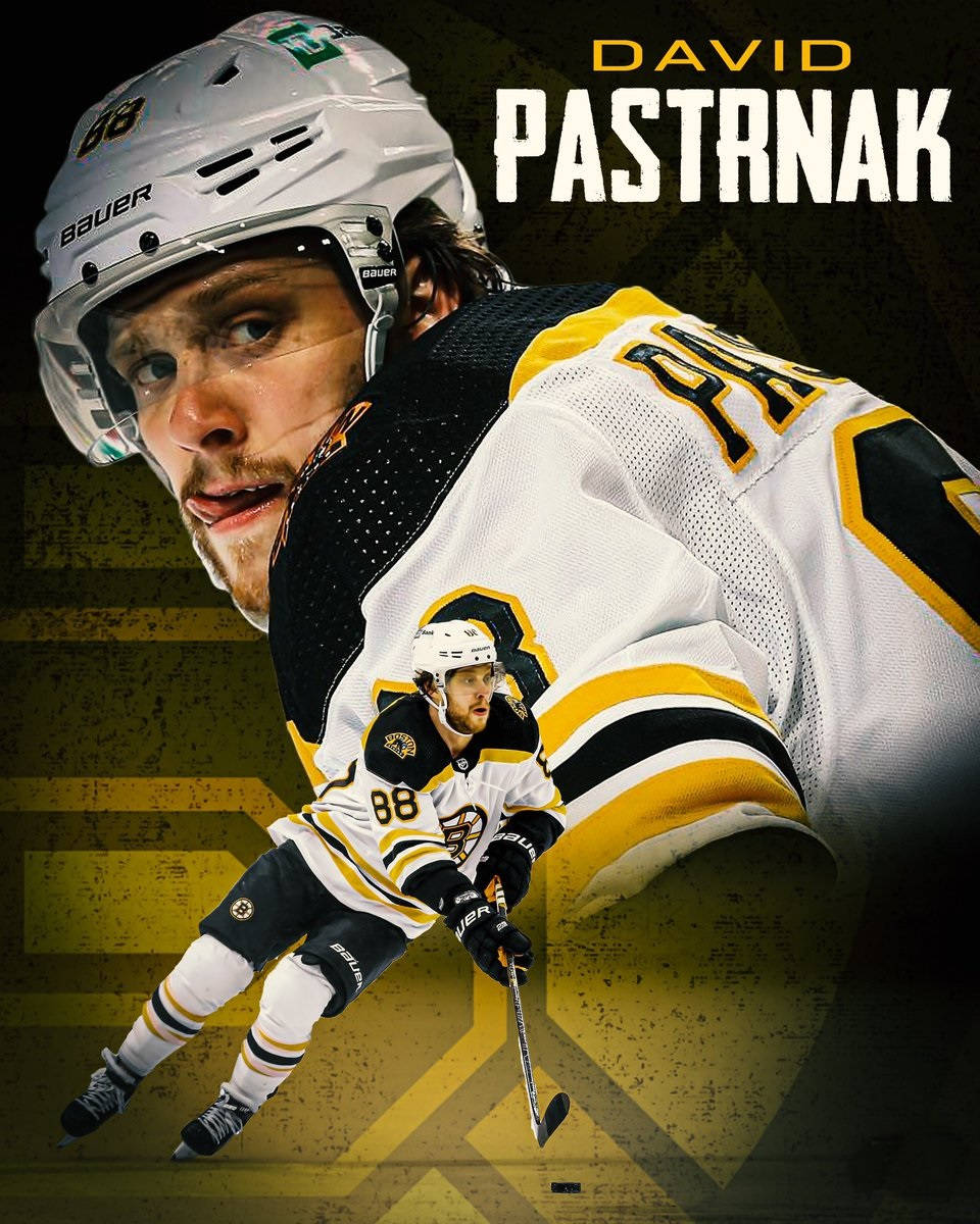 運動 桌布 壁紙 — 冰球運動員 David Pastrnak 身穿白色和金色 Bruins 球衣，表情專注地比賽。