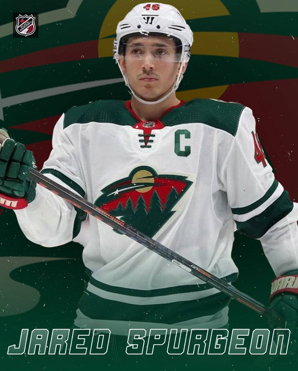 hockey 桌布 壁紙 — 冰球運動員 Jared Spurgeon 身穿白綠色球衣，手持球桿，背景為抽象球隊主題。