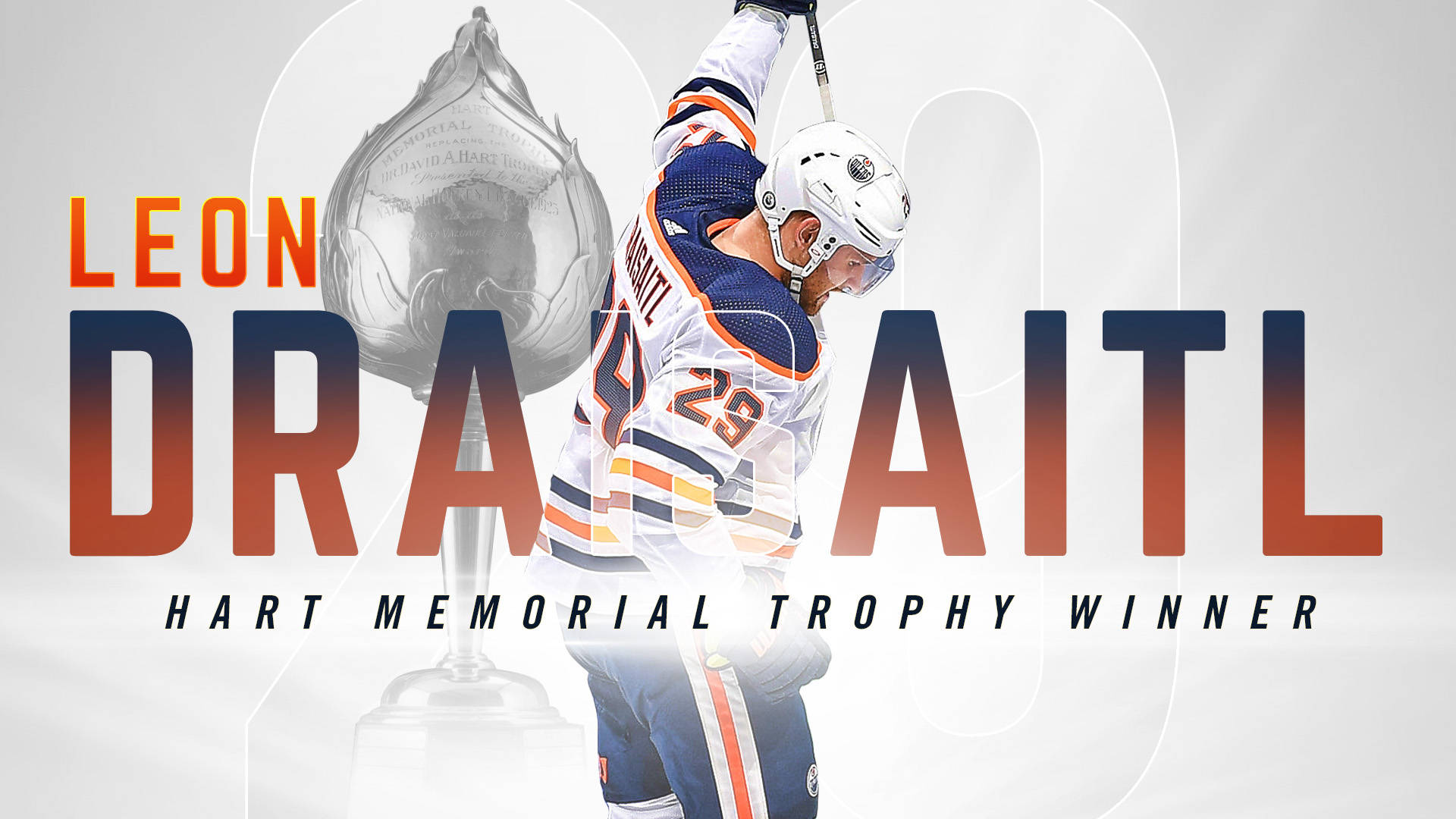 運動 桌布 壁紙 — 冰球運動員 Leon Draisaitl 高舉球棍，在哈特紀念獎盃旁慶祝勝利。