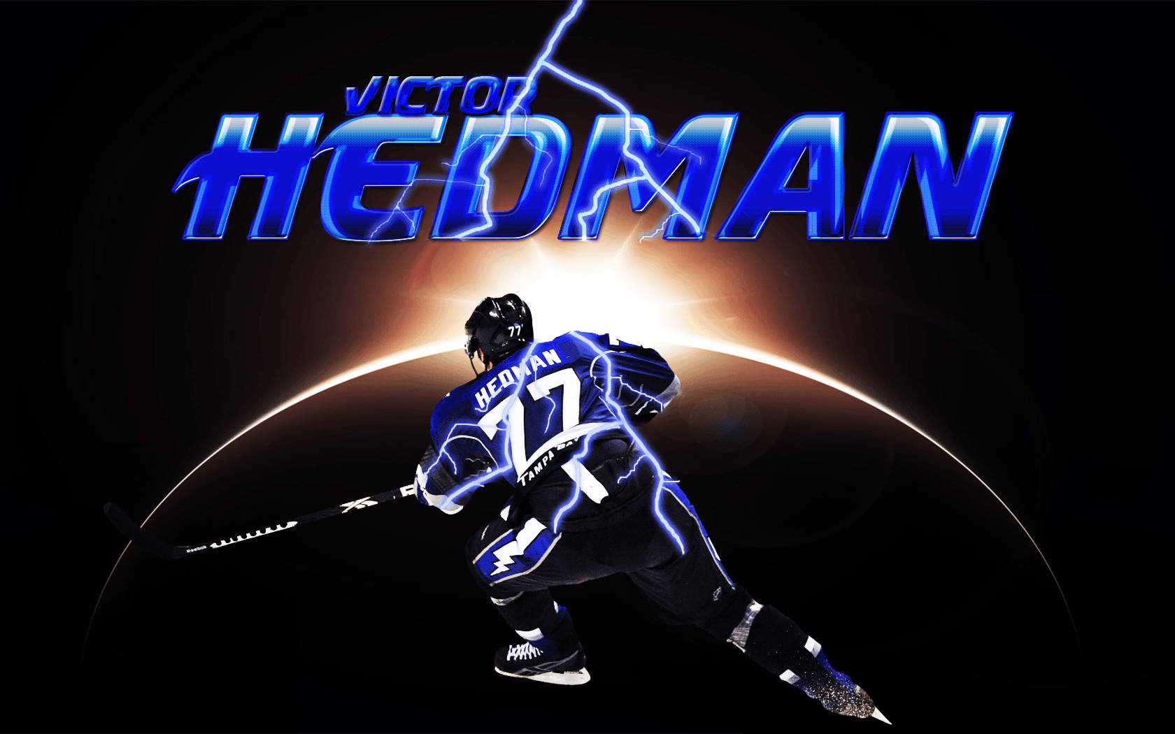 hockey 桌布 壁紙 — 冰球運動員 Victor Hedman 身穿藍色球衣，帶有閃電效果，背景是發光的太陽。