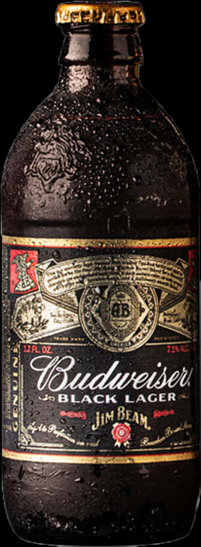 百威 桌布 壁紙 — 冰鎮的Budweiser Black Lager啤酒瓶在純黑背景下閃爍著冷凝水珠。