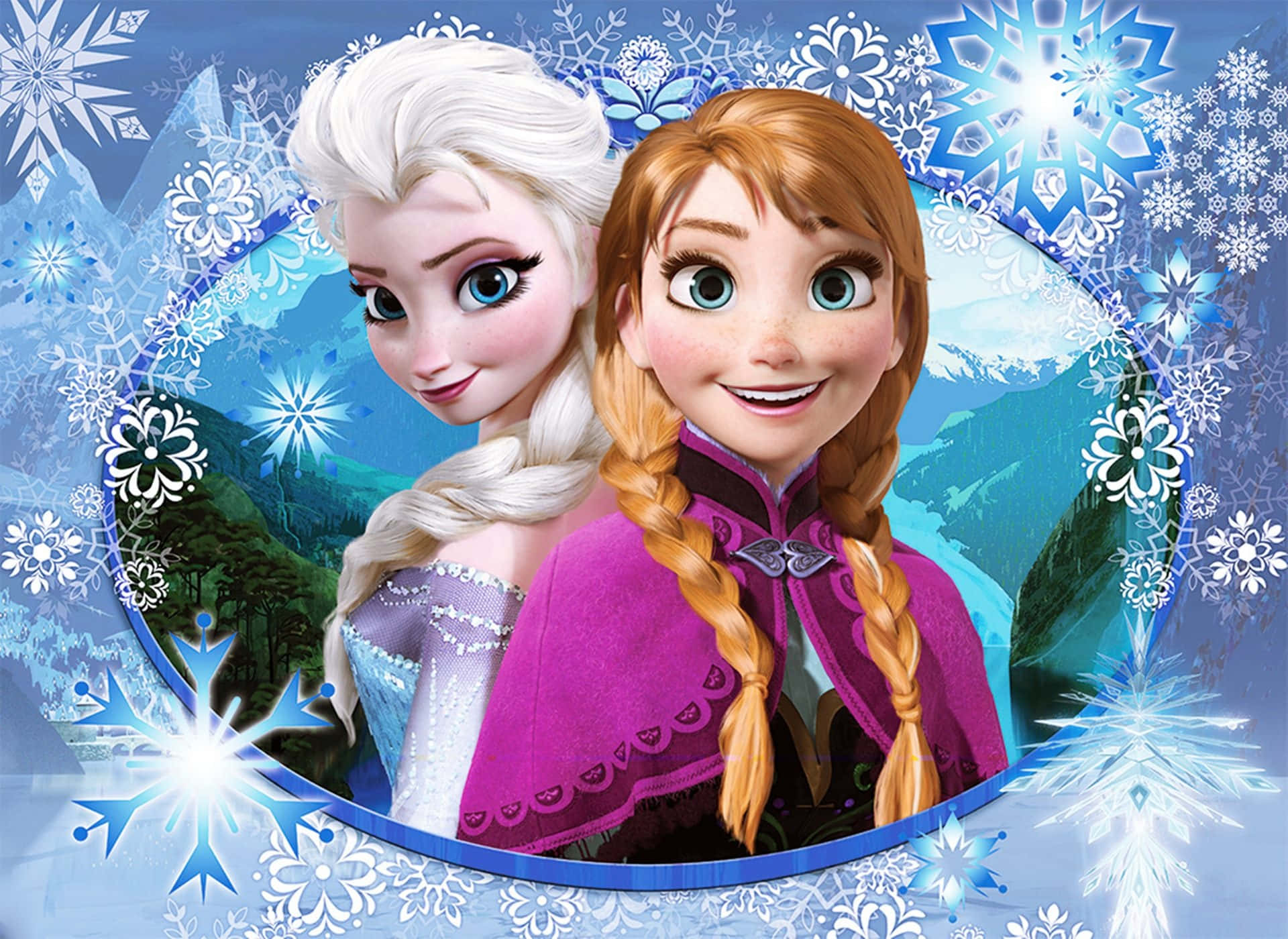 艾莎與安娜 桌布 壁紙 — 《冰雪奇緣》中的艾莎和安娜在白雪皚皚的山景背景下溫暖地微笑，周圍環繞著發光的藍色和白色雪花。