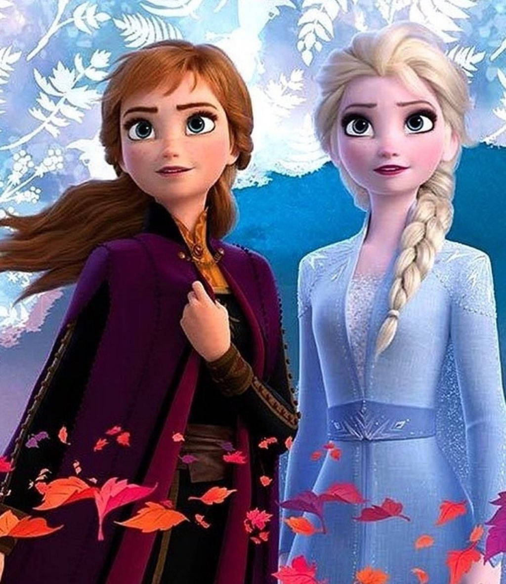 冰雪奇緣2 桌布 壁紙 — 《冰雪奇緣》的安娜和艾莎並肩站在冰藍色背景前，秋天的落葉在他們周圍旋轉飄落。