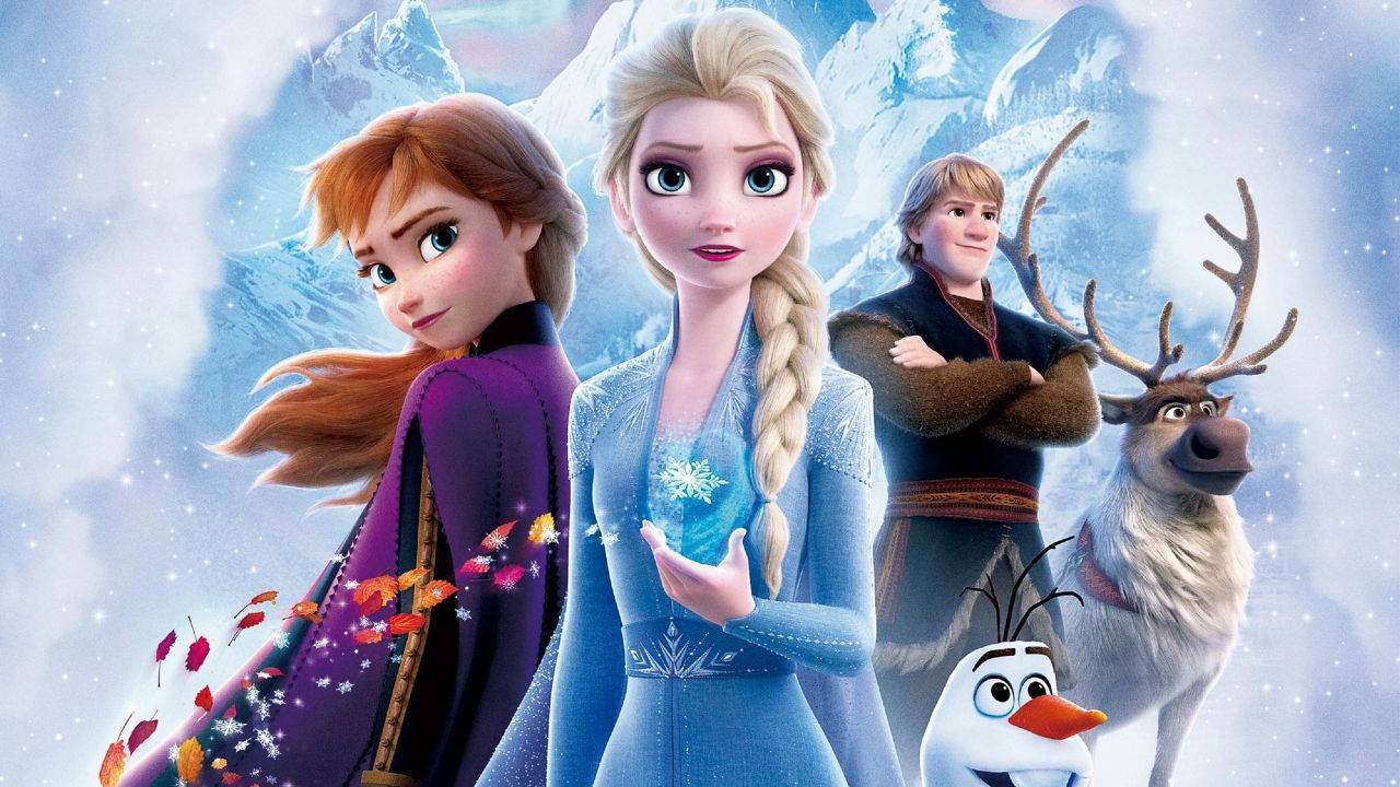 冰雪奇緣2 桌布 壁紙 — 冰雪奇緣角色 Elsa Anna Kristoff Sven Olaf 一起站在雪山中，秋葉飄落。