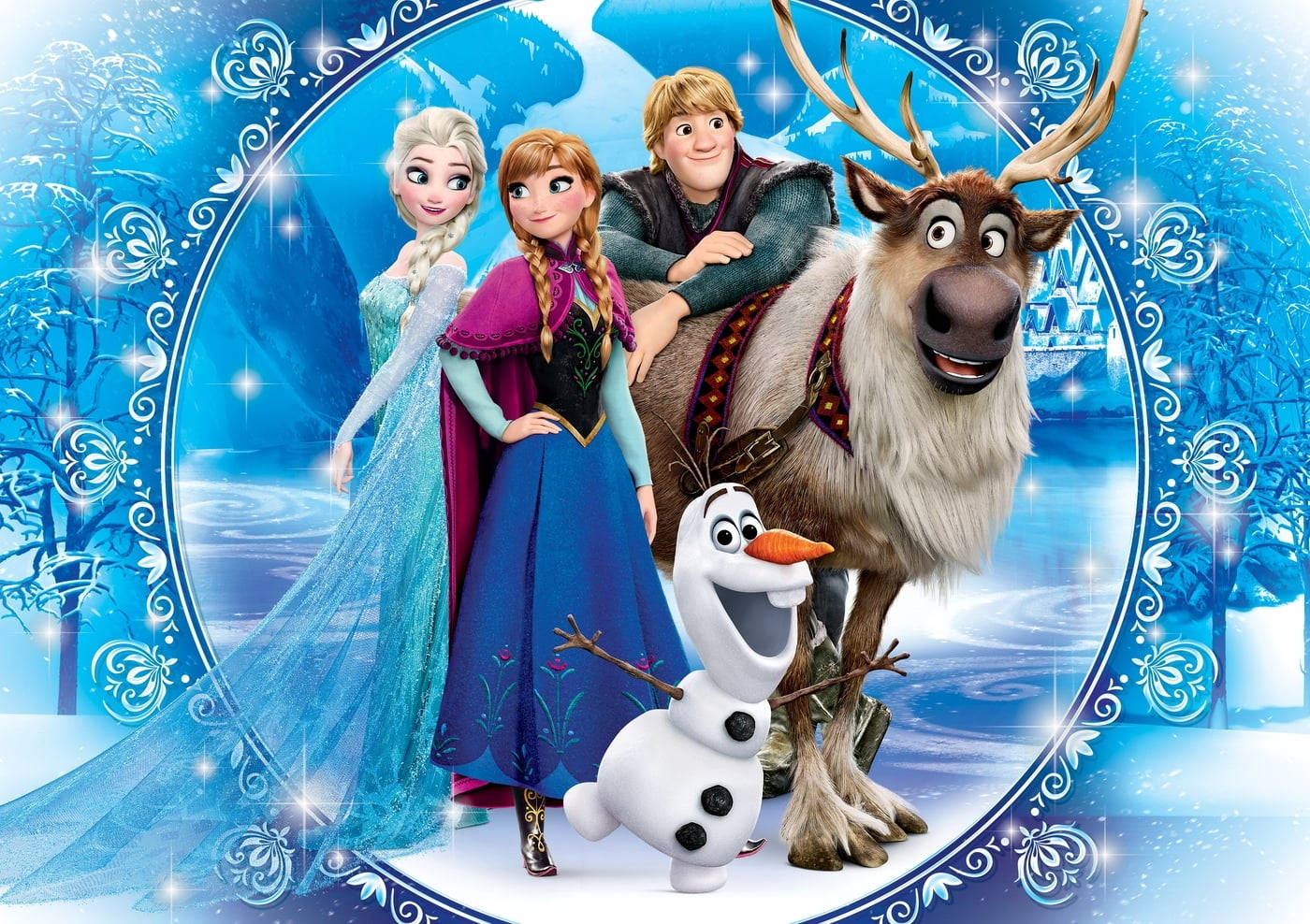 Frozen Elsa 桌布 壁紙 — 冰雪奇緣角色艾莎、安娜、克里斯托夫、斯文和奧拉夫一起站在閃閃發光的冬季場景中，周圍環繞著華麗的藍色漩渦。