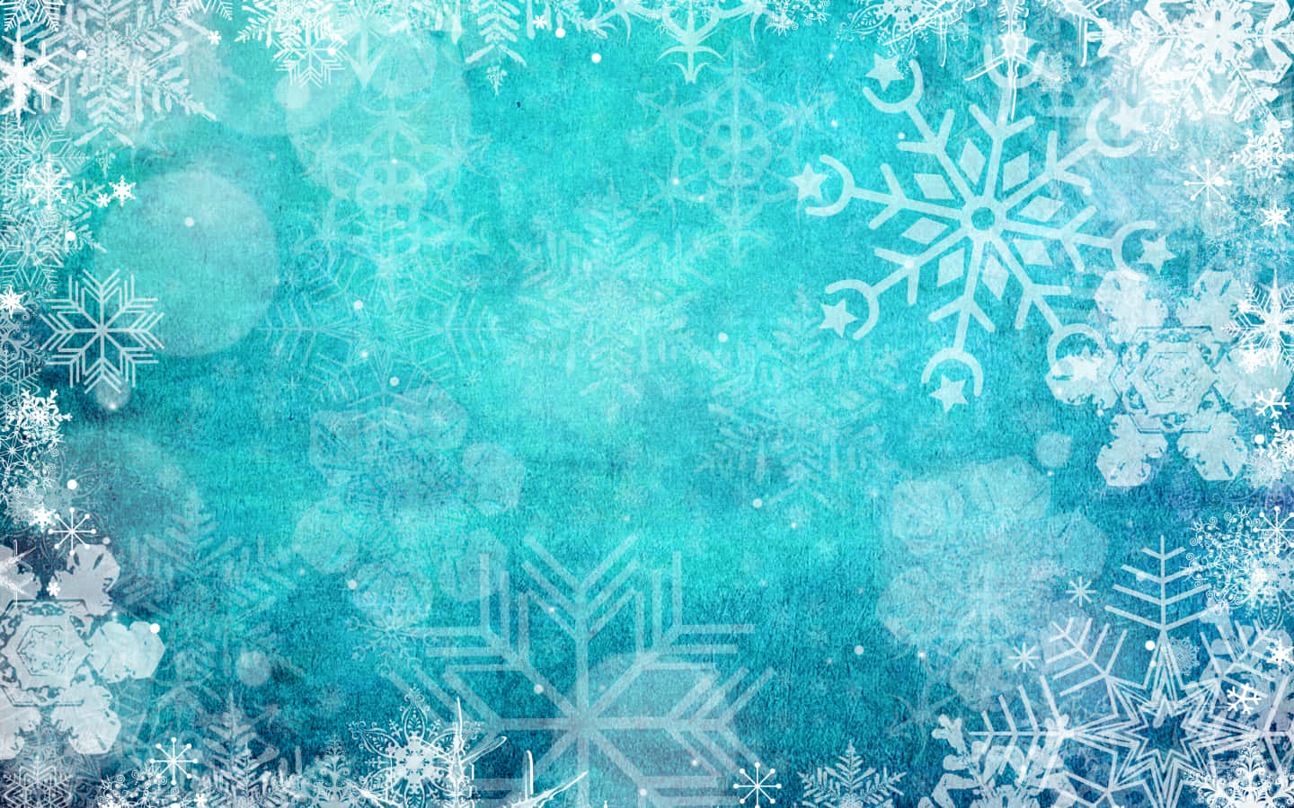 雪花 桌布 壁紙 — 冰霜藍綠色背景，飾有複雜的白色雪花，框住角落和邊緣。