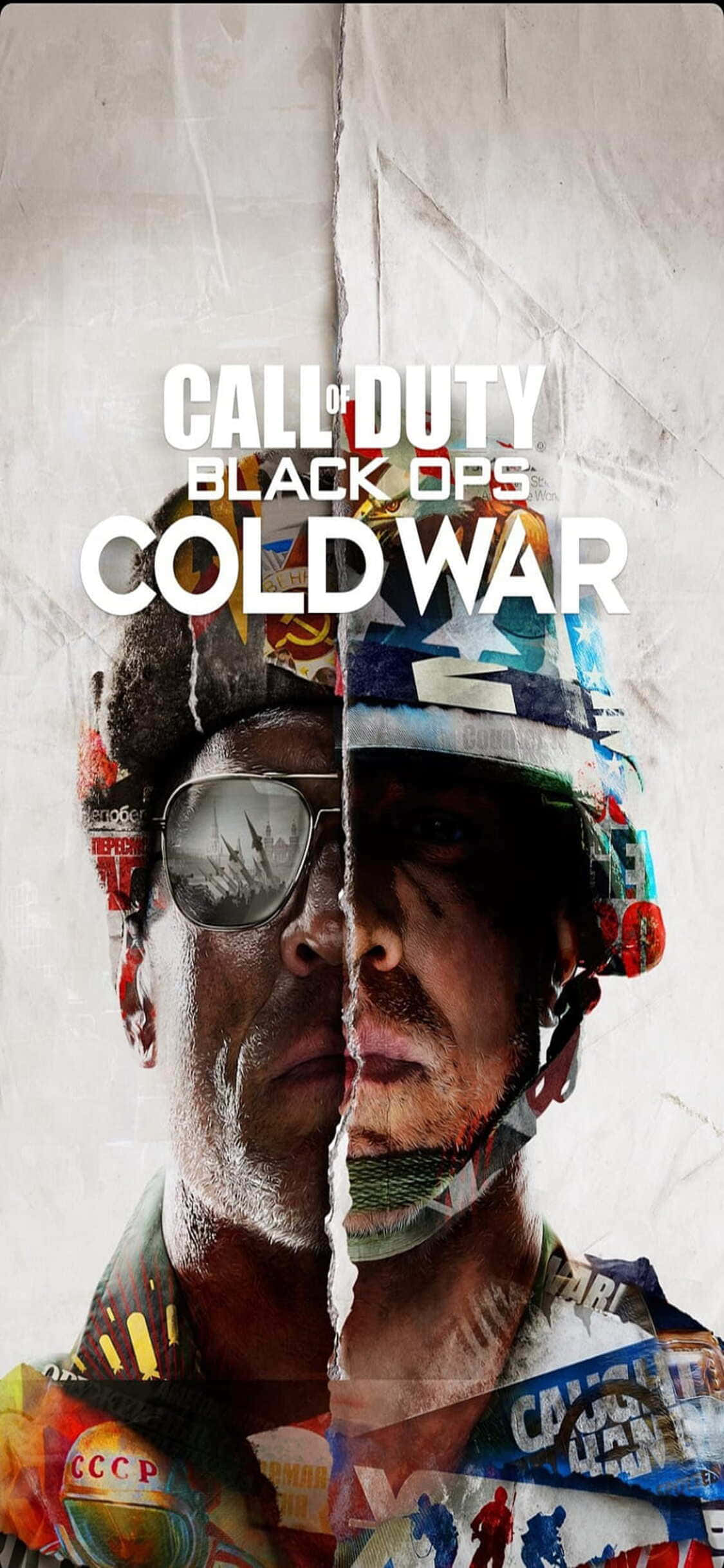 iPhone Xs Call Of Duty Black Ops Cold War 桌布 壁紙 — 冷戰裝備中兩名士兵的分面肖像，帶有拼貼元素和遊戲標題文字。