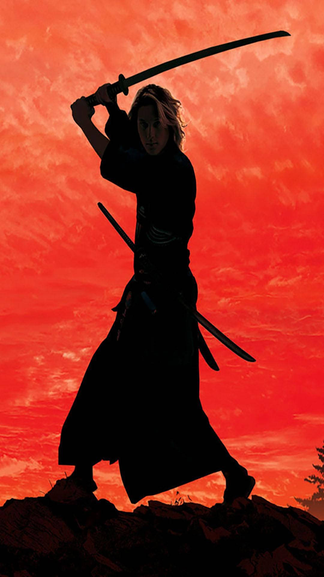 Samurai Art 桌布 壁紙 — 剪影中的武士戰士站在岩石山峰上，揮舞著武士刀，背景是火紅的夕陽天空。