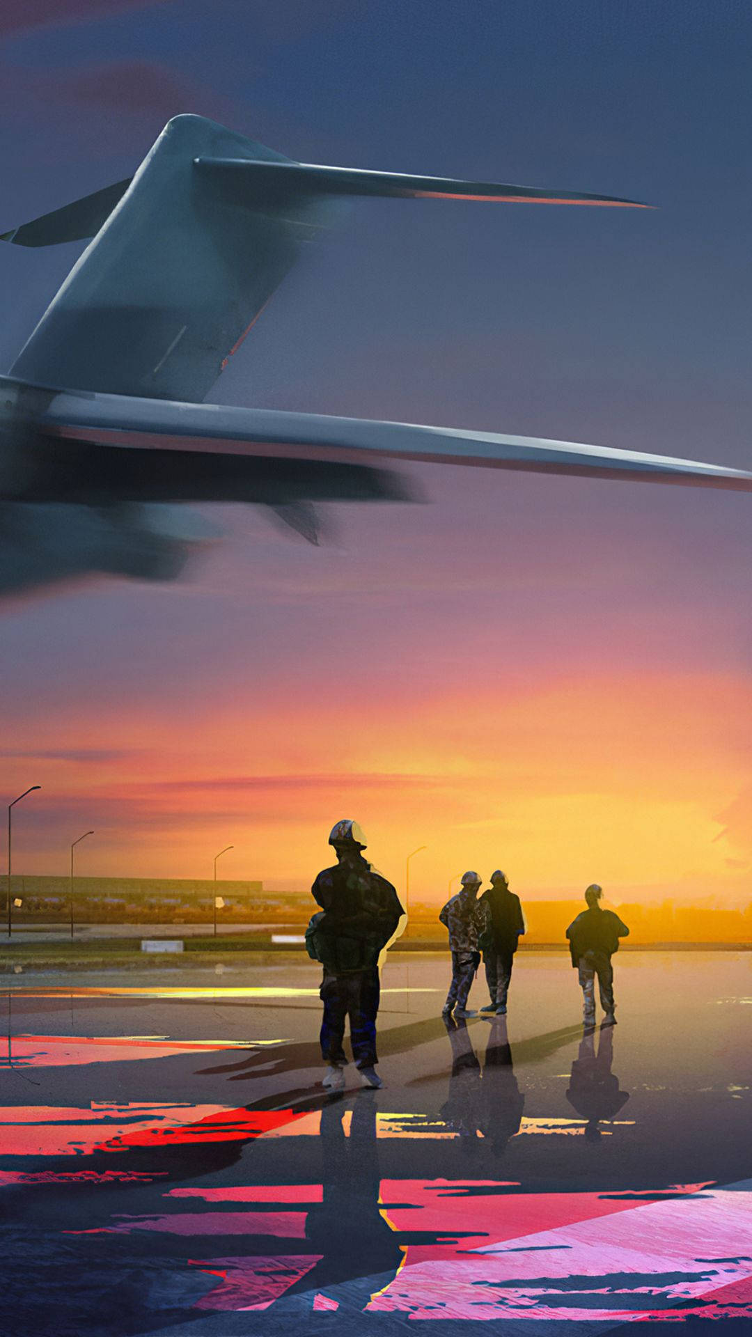 Runway 桌布 壁紙 — 剪影人物站在濕漉漉的停機坪上，一架巨大的飛機在熾熱的日落天空下籠罩著他們。