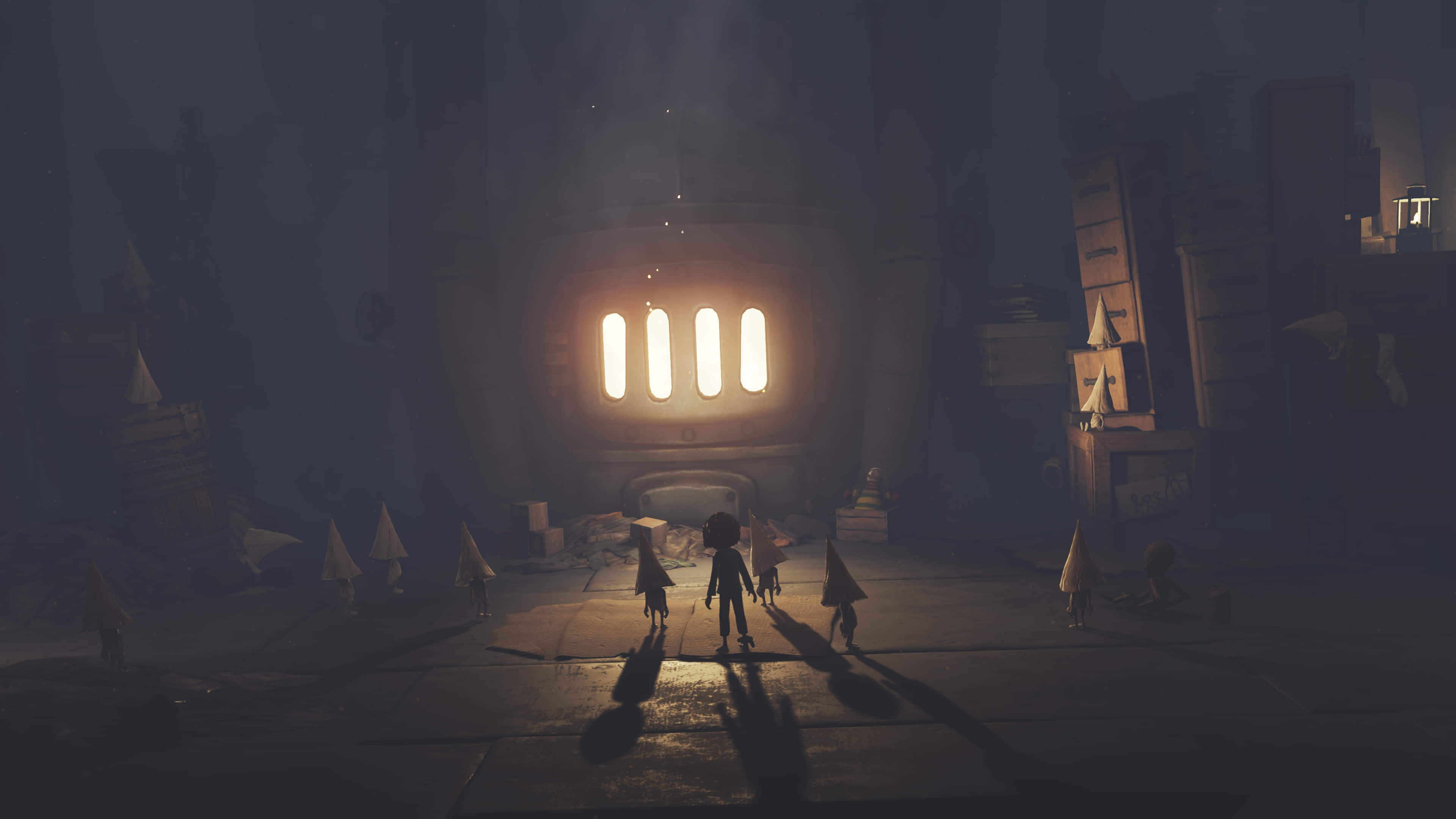 Little Nightmares 4K 桌布 壁紙 — 剪影人物走向一個發光的窗戶，背景是燈光昏暗、陰森、廢棄的城市景觀。